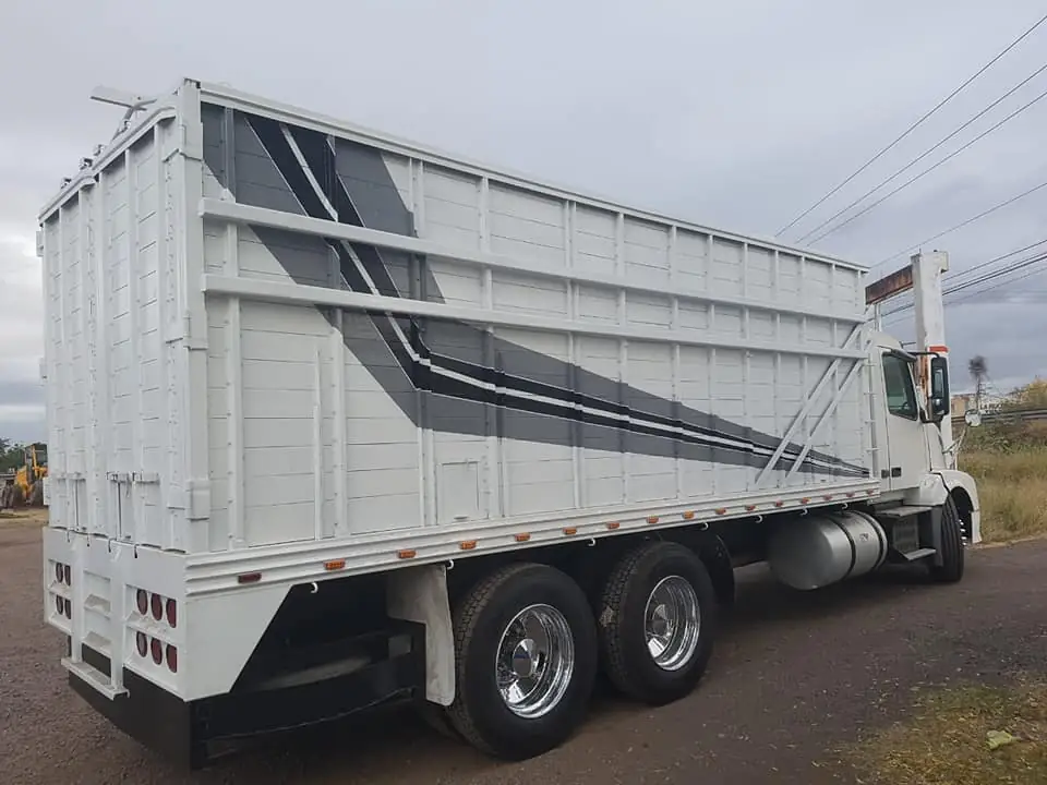 Carrocería semillera para transporte agrícola